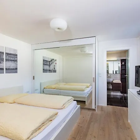 布格尔斯公寓 *