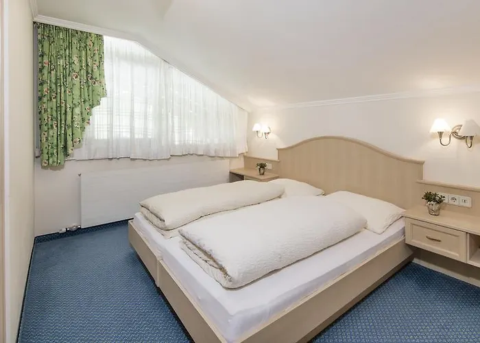 布格尔斯公寓 *